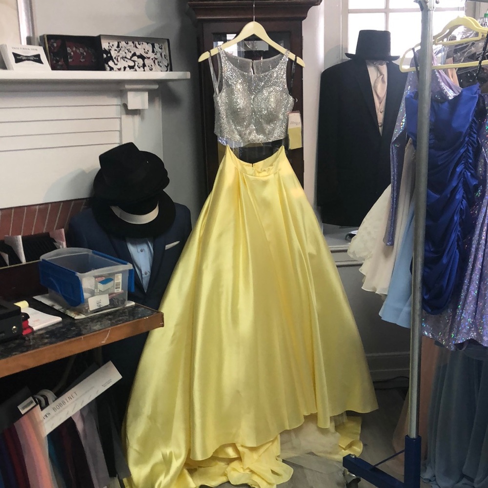 Gorgeous 2 piece prom gown